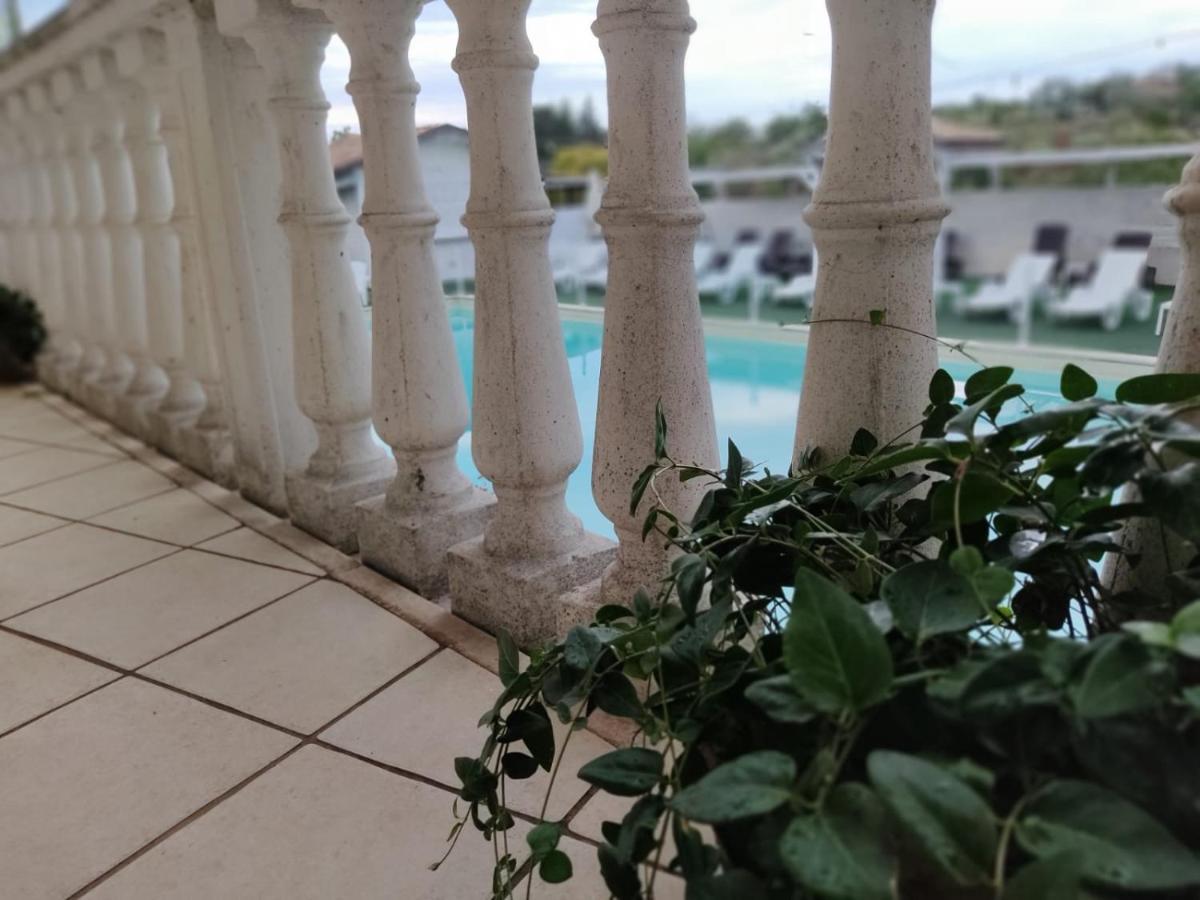 הוילה Miglionico Agriturismo Al Passaggio Di Pirro מראה חיצוני תמונה