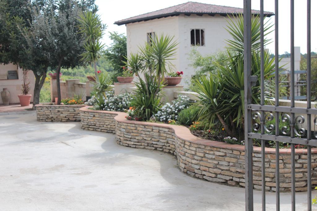 הוילה Miglionico Agriturismo Al Passaggio Di Pirro מראה חיצוני תמונה
