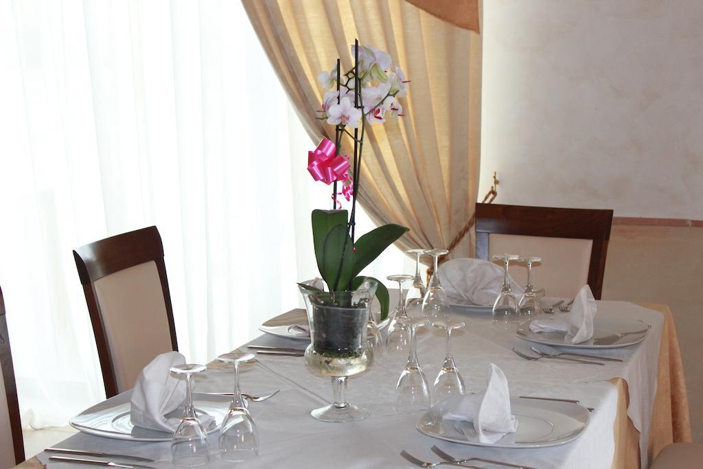 הוילה Miglionico Agriturismo Al Passaggio Di Pirro מראה חיצוני תמונה
