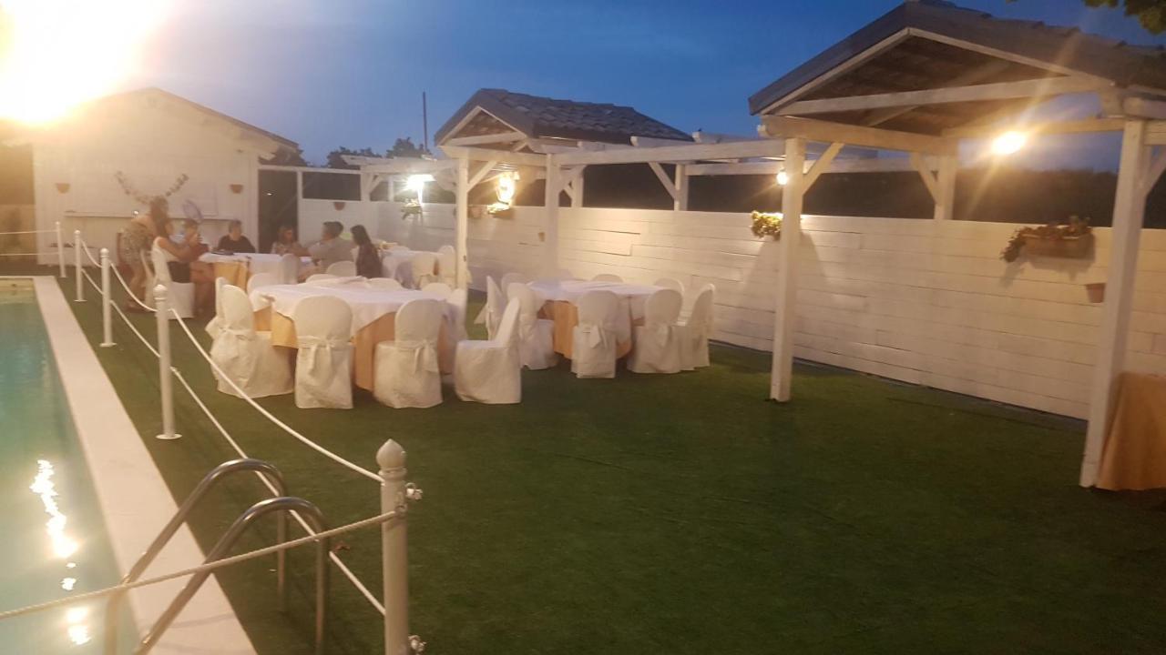 הוילה Miglionico Agriturismo Al Passaggio Di Pirro מראה חיצוני תמונה